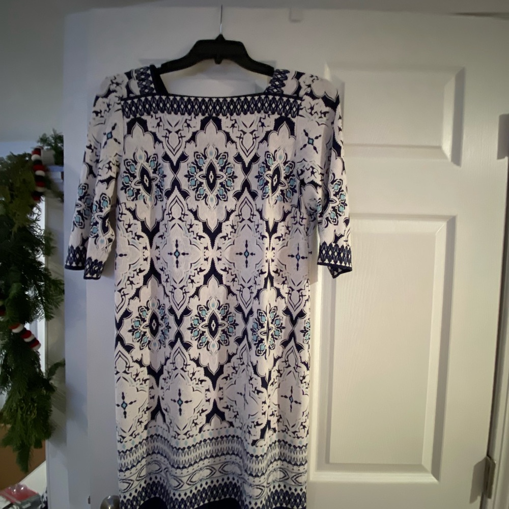 Dress falls just above your knee.  Worn once to a wedding shower,